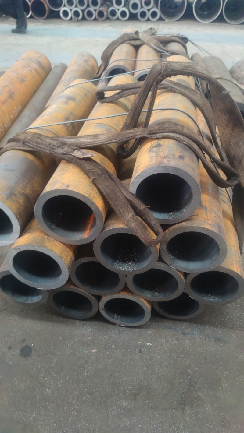 雨山雨山雨山15CrMoG无缝钢管切割